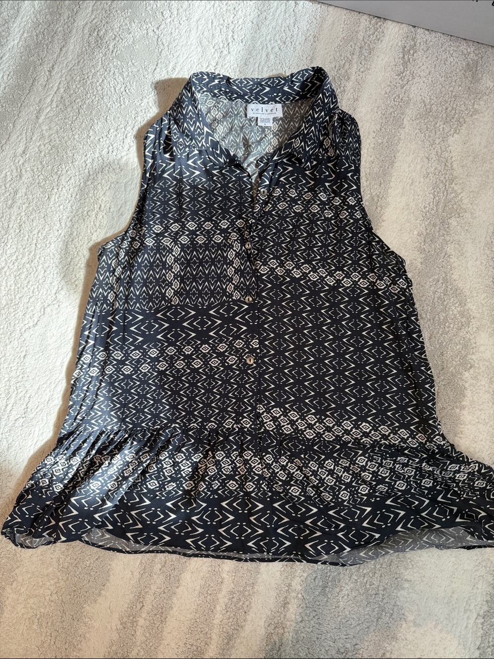 Velvet by Graham & Spencer Black & White Geometric Sleeveless Top